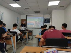 大学生职业规划宣讲会夏老师主持